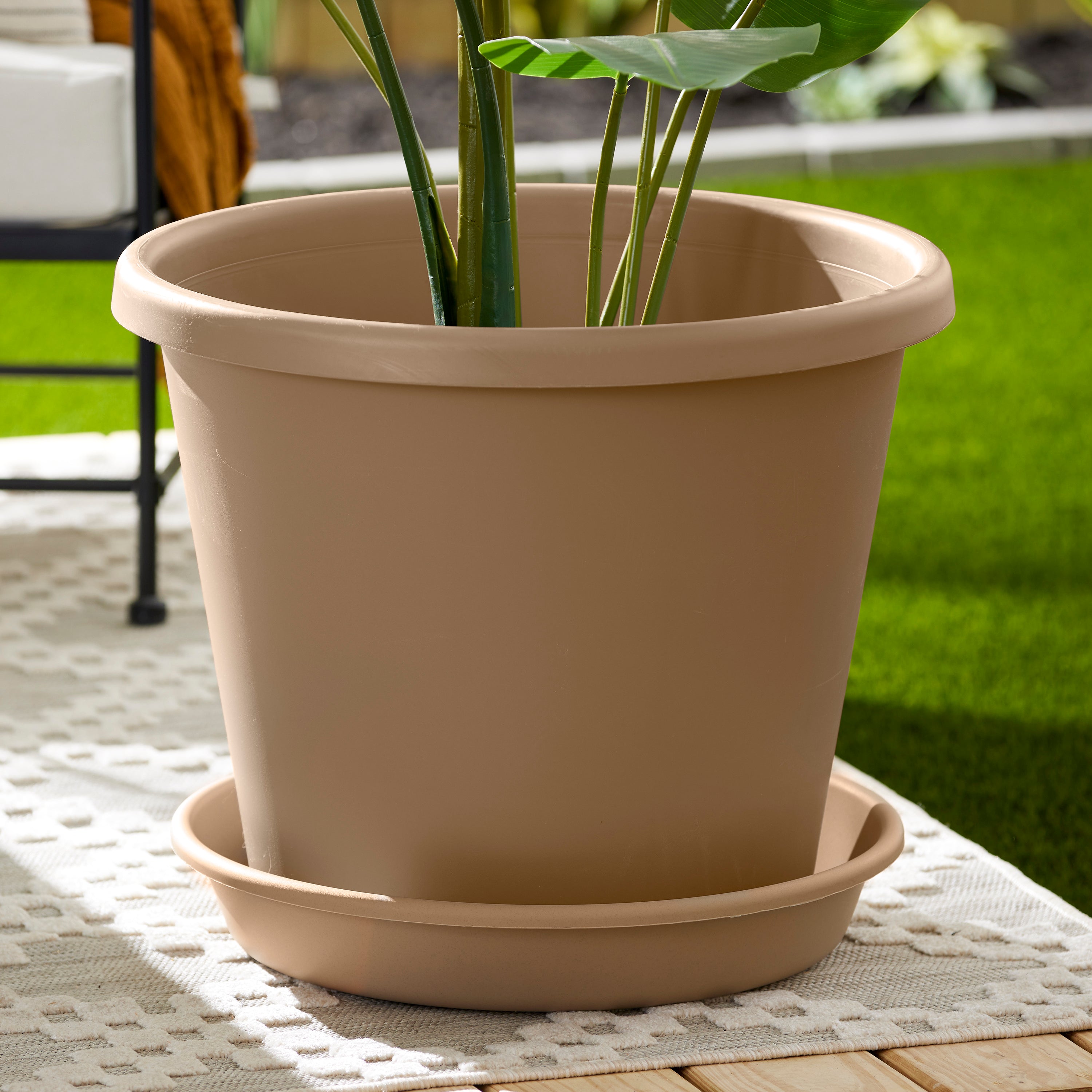 The HC Companies 21 Inch Planter Saucer for Classic Pot Containers, Sandstone - Smart-nests