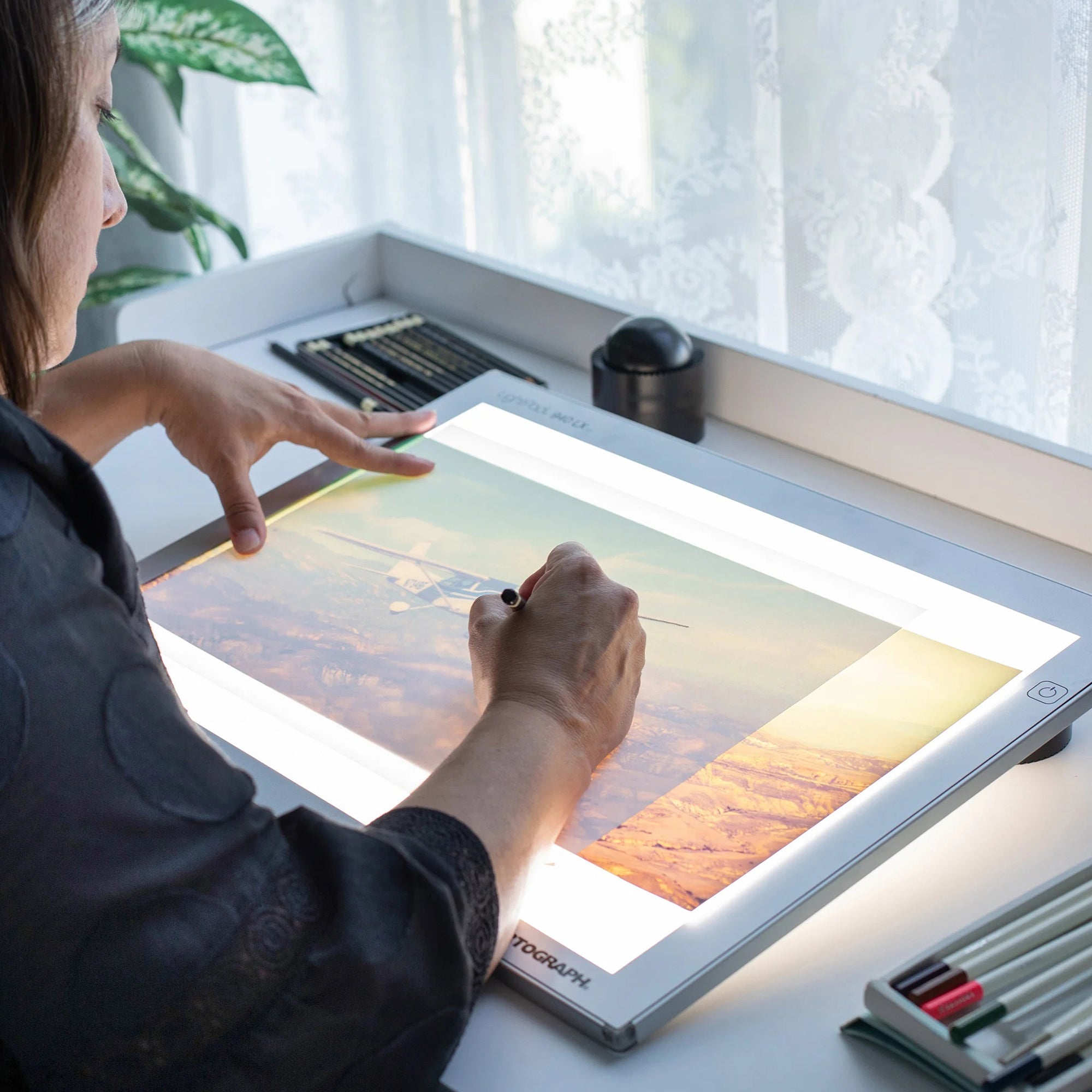 Artograph LightPad 940 LX 17" x 12" Dimmable LED Light Box for Drawing & Tracing - Smart-nests