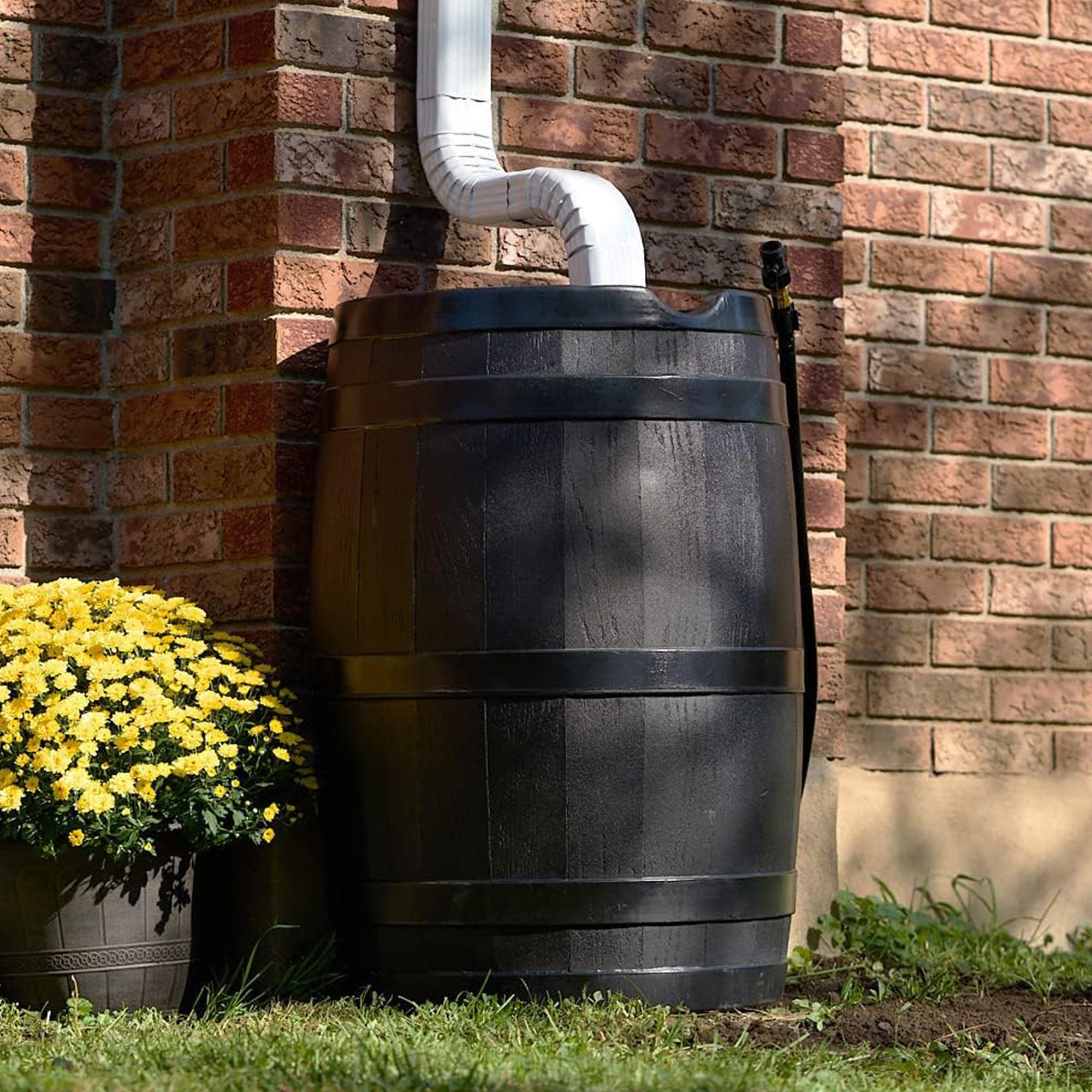 FCMP Outdoor RC45 45 Gallon Outdoor Rain Water Catcher Barrel Container, Black - Smart-nests