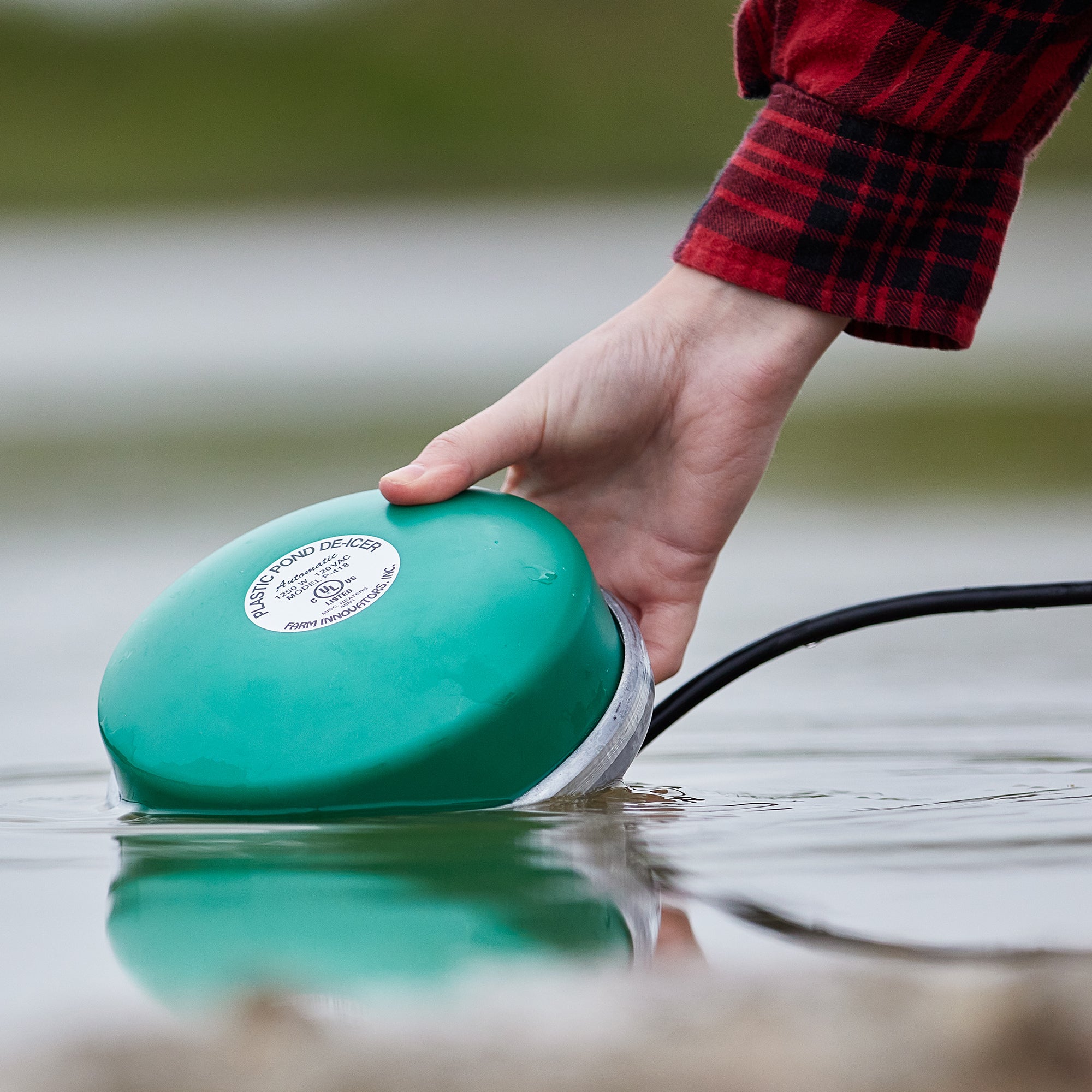 Farm Innovators P-418 Cast Aluminum 1250 Watt All Pond Floating De-Icer Heater - Smart-nests