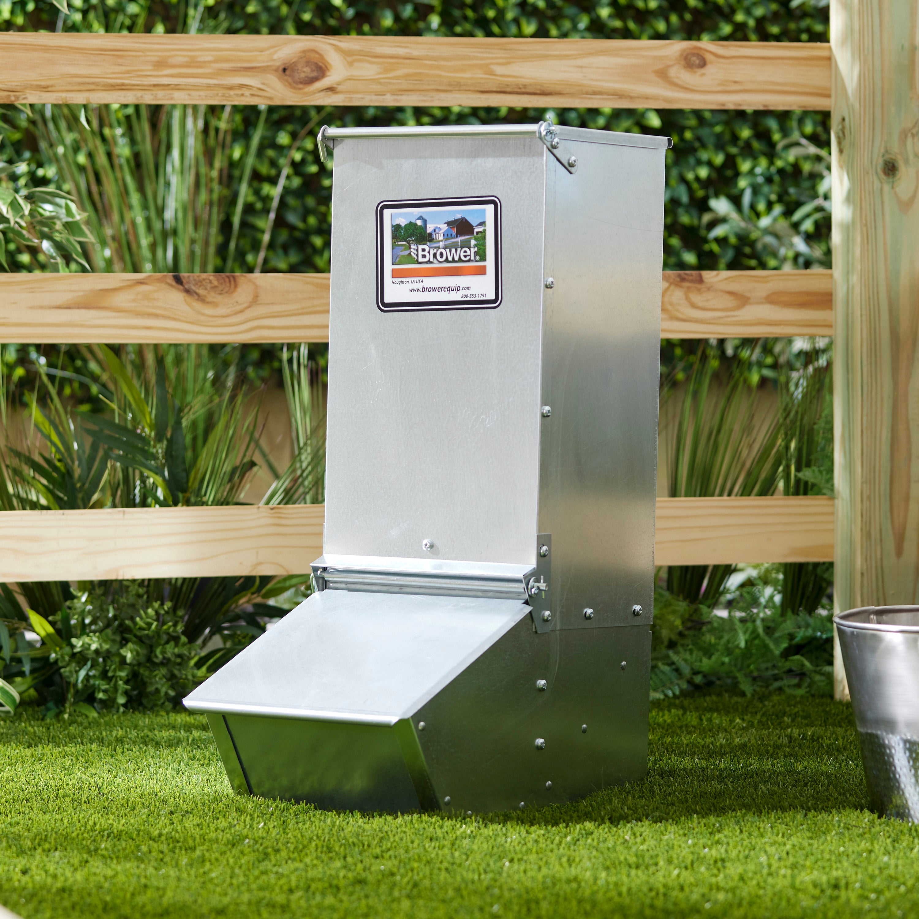 Brower 11H Single Door Hog Feeder for Supplemental Feeding, 1.5 Bushels or 50 Lb - Smart-nests