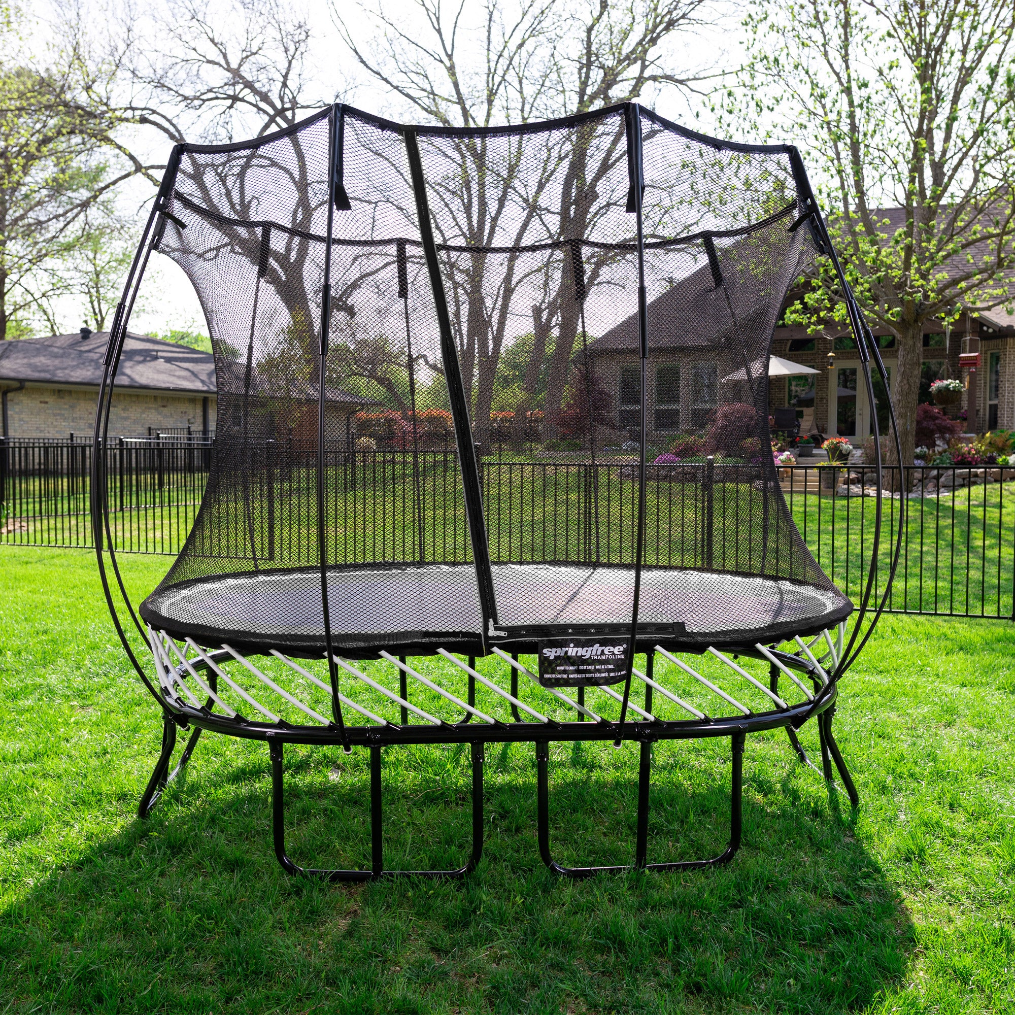 Springfree 6' x 9' Oval Outdoor Backyard Trampoline with FlexiNet and Soft Edge - Smart-nests