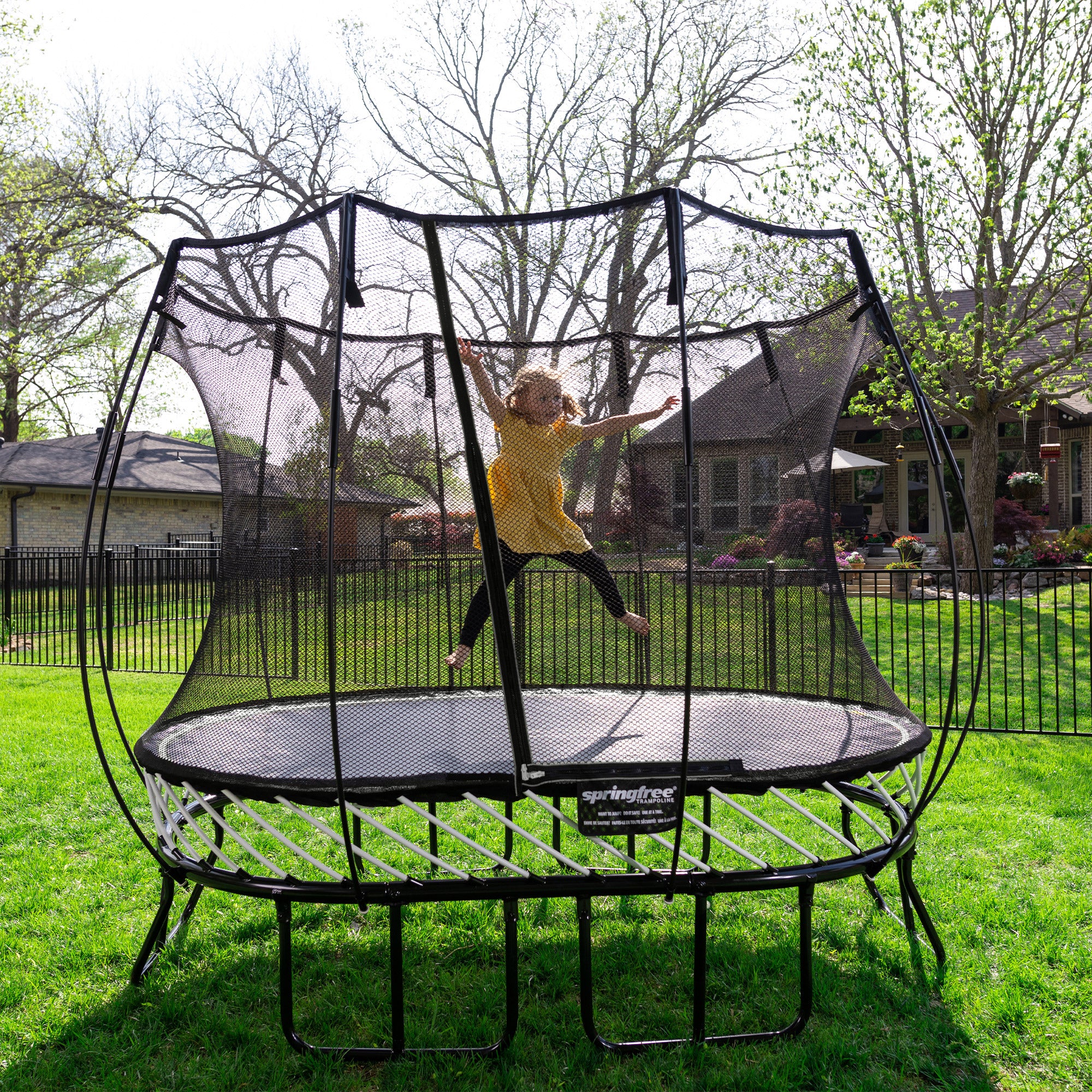 Springfree 6' x 9' Oval Outdoor Backyard Trampoline with FlexiNet and Soft Edge - Smart-nests
