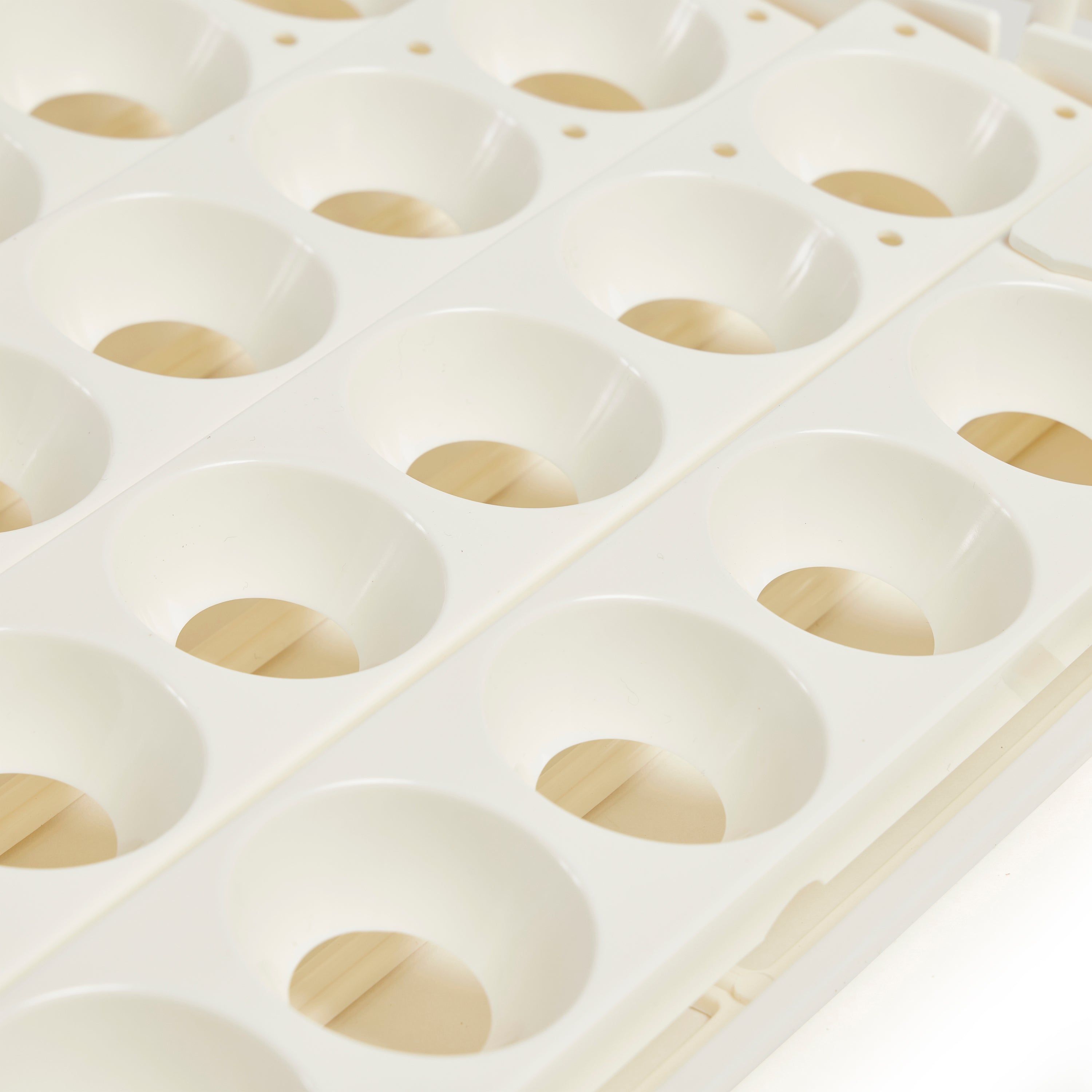 Farm Innovators 3200 Automatic 41 Spot Egg Turner for Improved Hatching, White