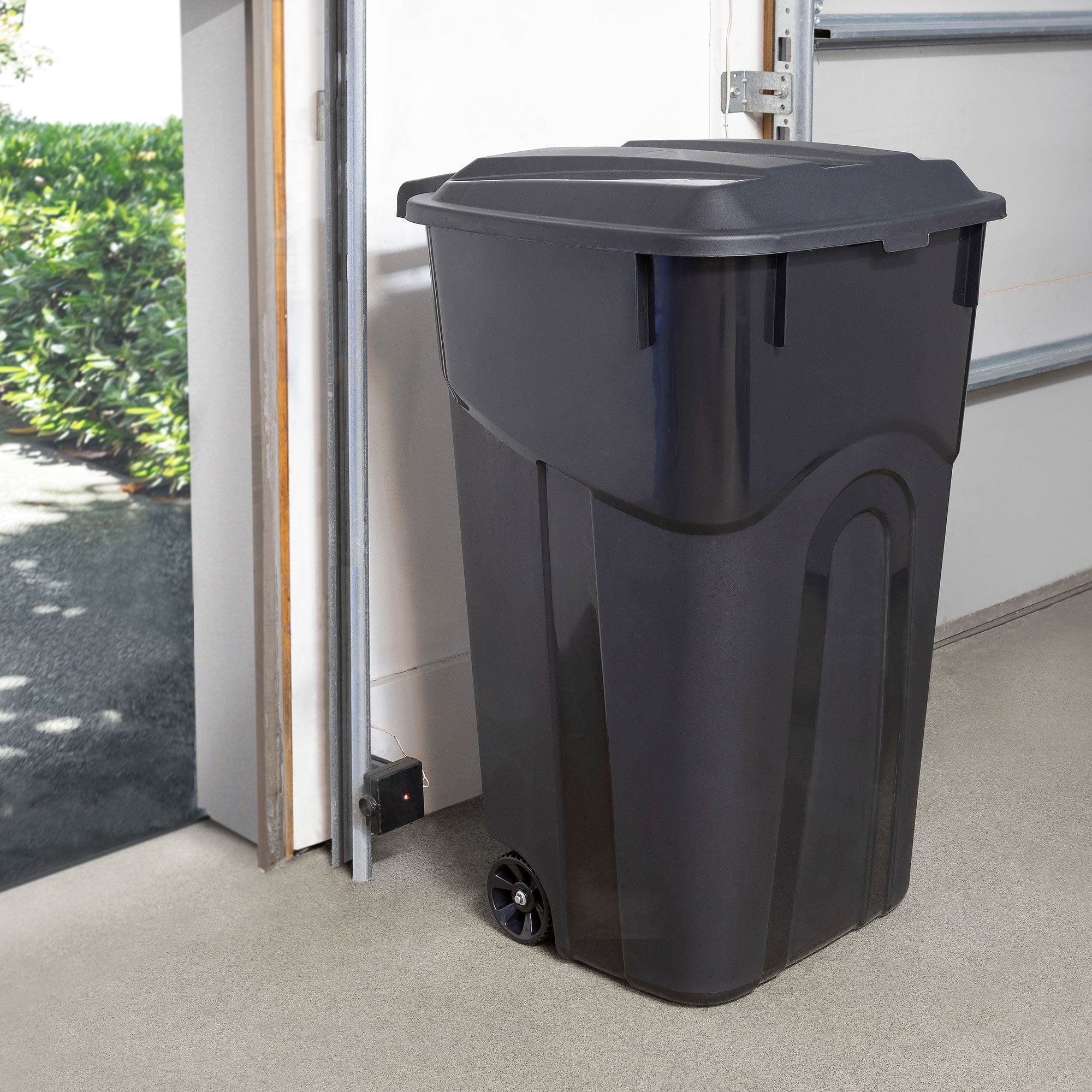 United Solutions 2 Pack Outdoor Trash Can with Lid and Wheels, 32 Gallon, Black - Smart-nests