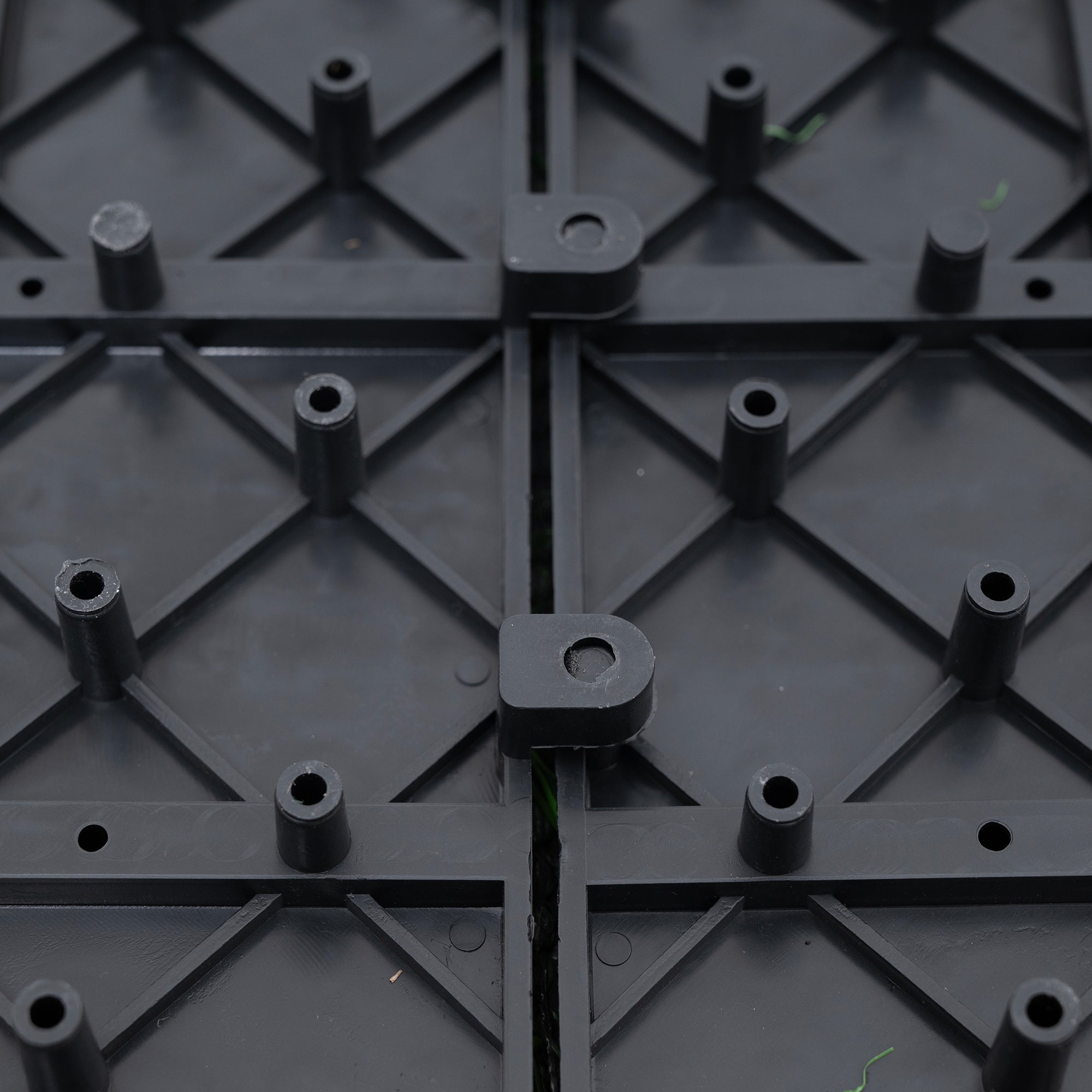 Bliss Outdoors 12"x12" Artificial PP Grass Interlocking Tiles, Green, Set of 30 - Smart-nests