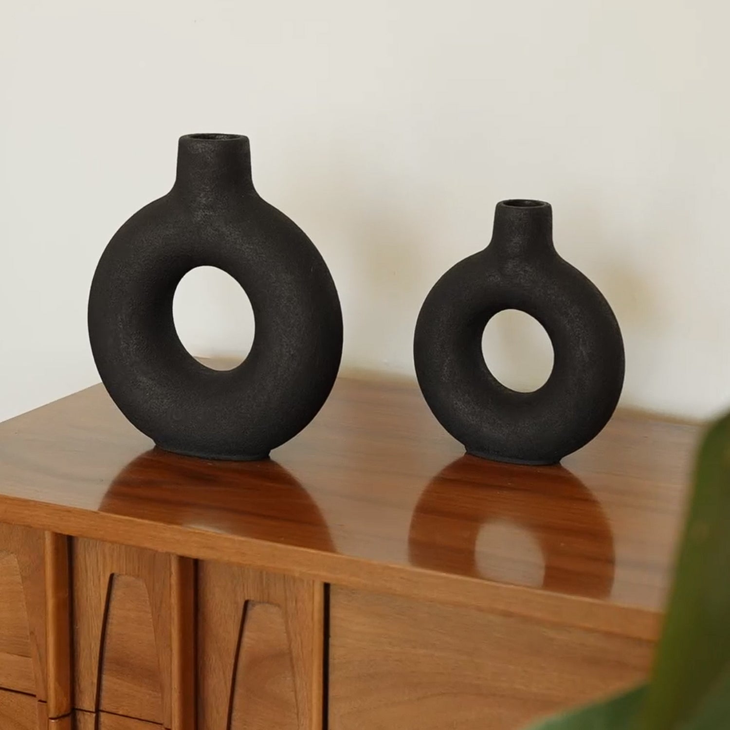 Villa Moda Oona Decorative Modern Ring Vase, Medium, Black - Smart-nests