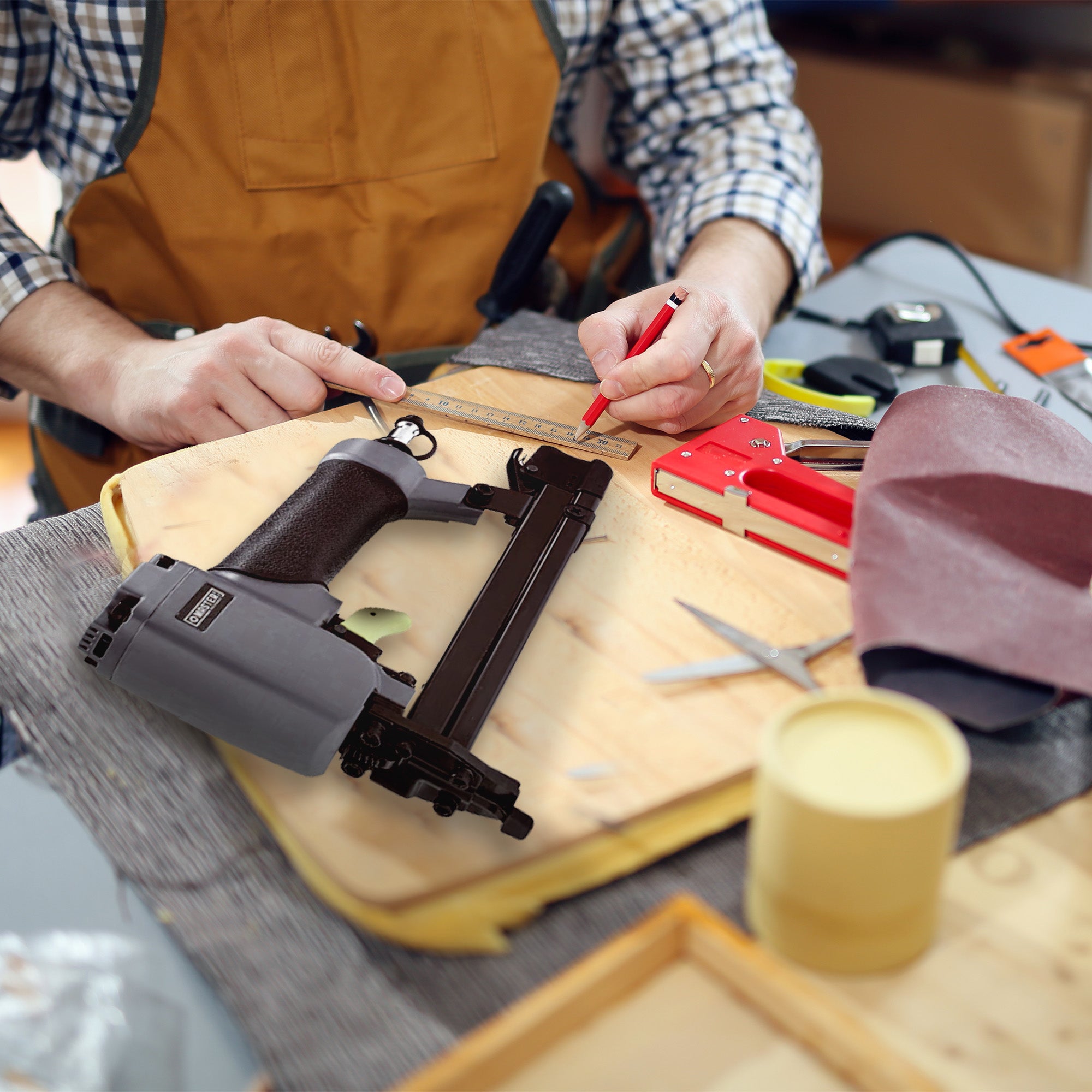 Master Mechanic 20 Gauge Pneumatic Upholstery Stapler Holds Up to 100 Fasteners - Smart-nests